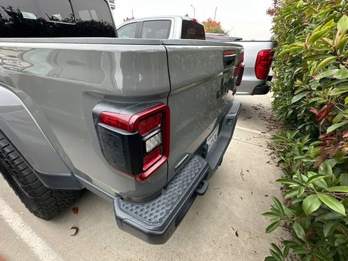 Used 2021 Jeep Gladiator Sport image 4