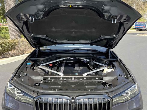Used 2022 BMW X7 xDrive40i w/ M Sport Package AWD/4WD image 24
