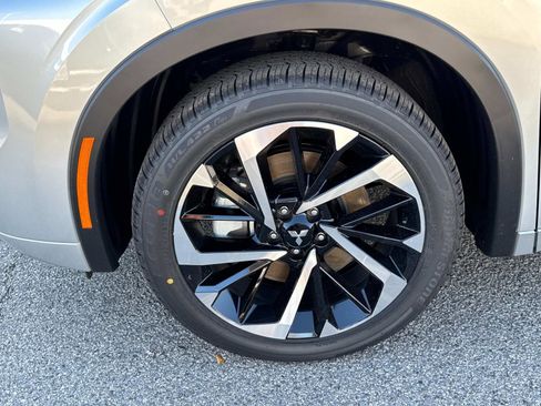 New 2025 Mitsubishi Outlander 4WD Plug-In Hybrid image 8
