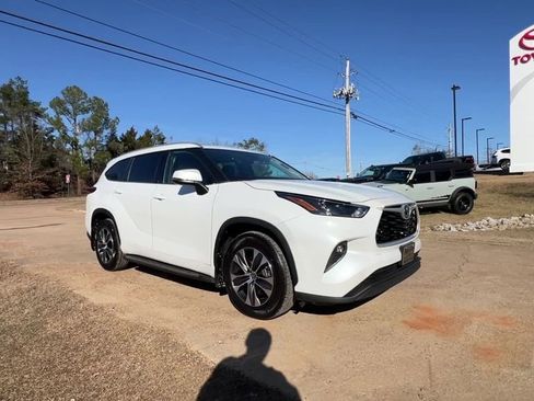 Used 2022 Toyota Highlander XLE image 8