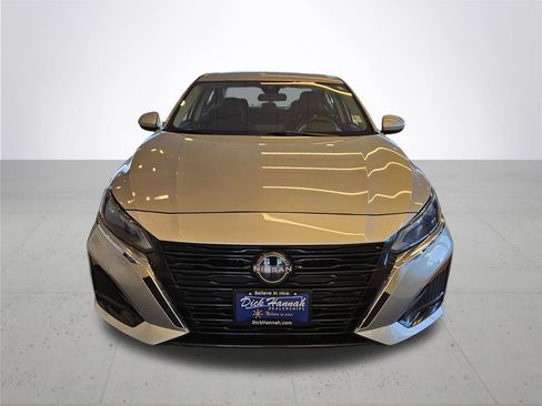 Used 2023 Nissan Altima 2.5 SV image 3