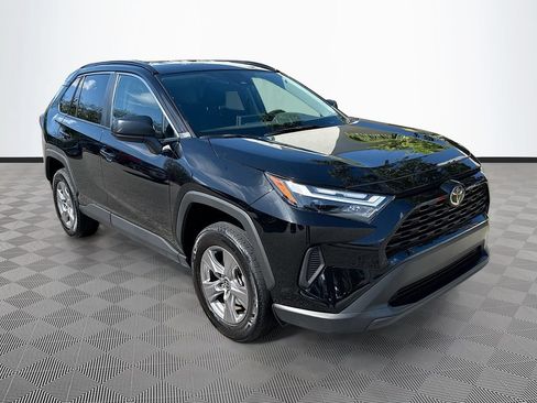 Used 2025 Toyota RAV4 LE AWD/4WD image 4