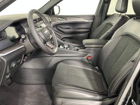 New 2026 Jeep Grand Cherokee 4WD image 2