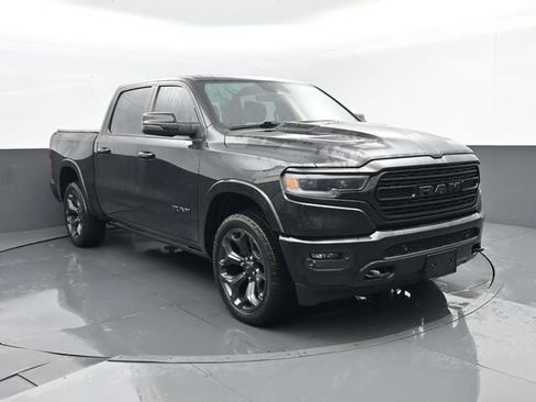 Used 2020 RAM 1500 Limited w/ Black Appearance Package AWD/4WD image 3