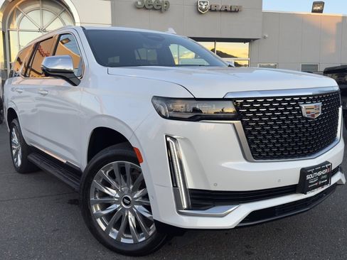 Used 2023 Cadillac Escalade Premium Luxury image 1