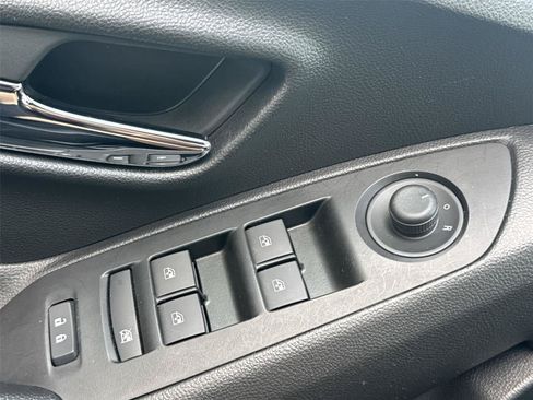 Used 2022 Chevrolet Trax LT w/ LT Convenience Package AWD/4WD image 21
