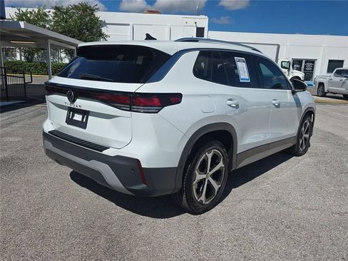 Used 2026 Volkswagen Tiguan SE FWD image 3