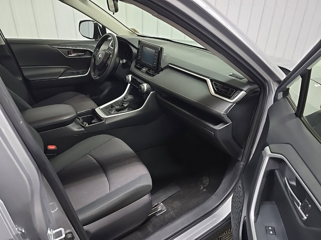 Used 2019 Toyota RAV4 XLE AWD/4WD image 16