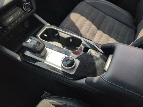 Used 2025 Mitsubishi Outlander SE FWD image 24