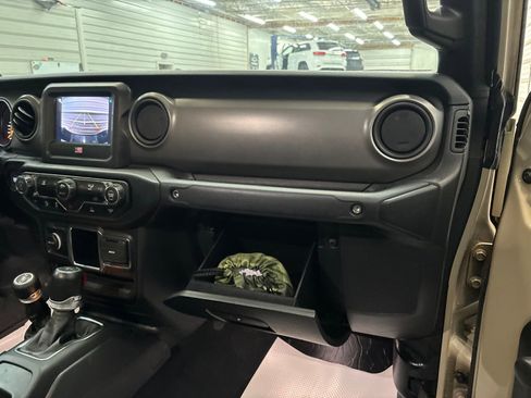 Used 2022 Jeep Gladiator Sport AWD/4WD image 29