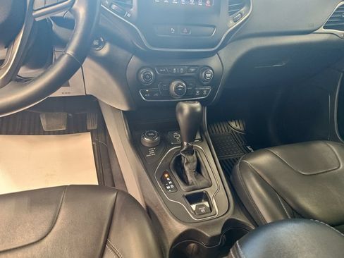 Used 2020 Jeep Cherokee Latitude Plus w/ Cold Weather Group AWD/4WD image 11
