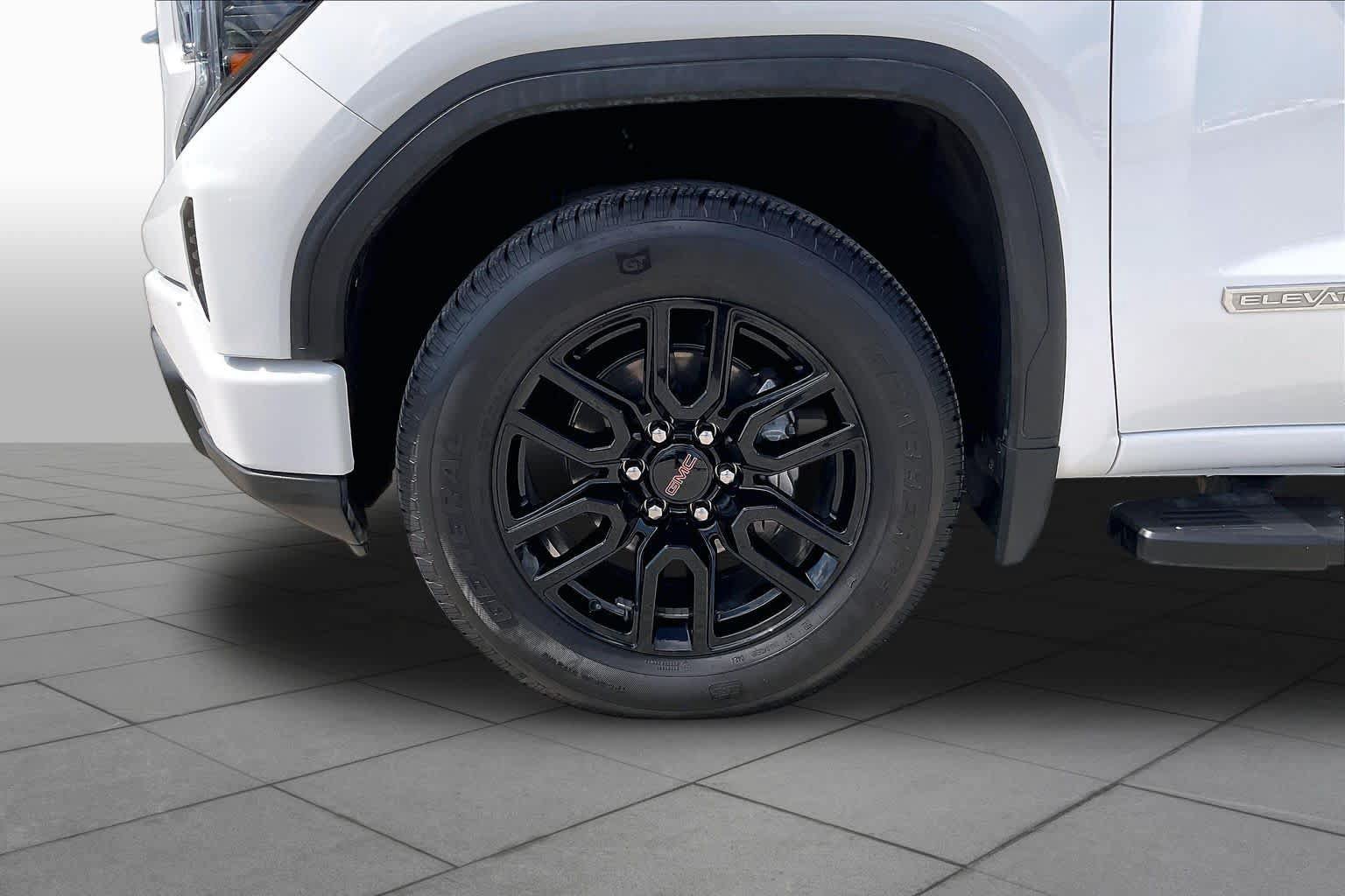 Used 2024 GMC Sierra 1500 Elevation w/ LPO, Elevation Black Package AWD/4WD image 11