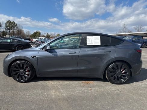 Used 2023 Tesla Model Y Performance image 2
