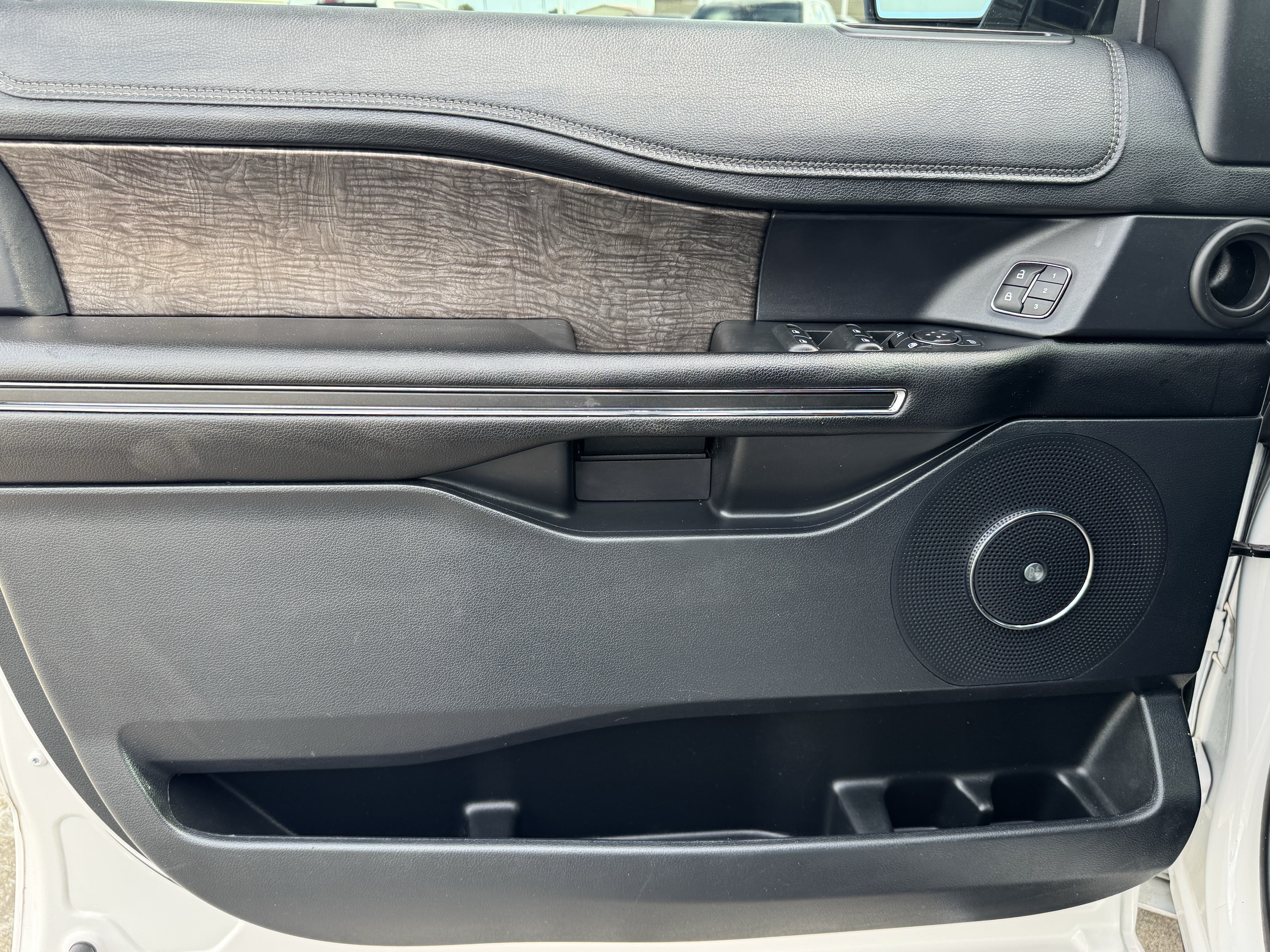 Used 2019 Ford Expedition Limited w/ Equipment Group 302A RWD image 11