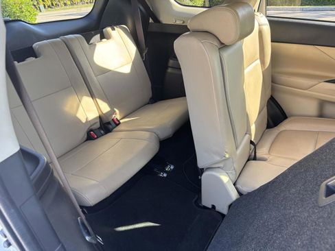 Used 2019 Mitsubishi Outlander SE image 15