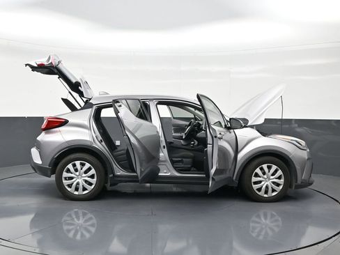 Used 2020 Toyota C-HR LE FWD image 29