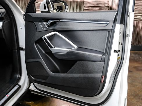 Used 2020 Audi Q3 2.0T Premium w/ Convenience Package image 49