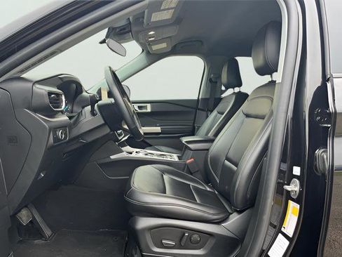 Used 2023 Ford Explorer XLT w/ Equipment Group 202A AWD/4WD image 16
