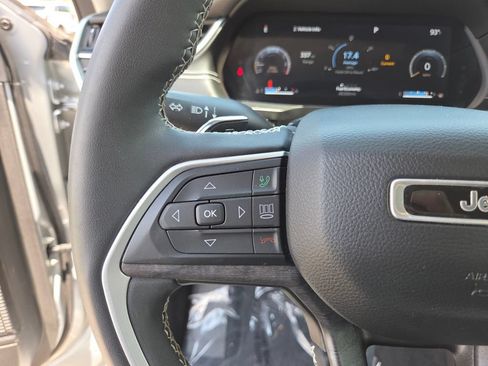 Used 2023 Jeep Grand Cherokee L Limited AWD/4WD image 35