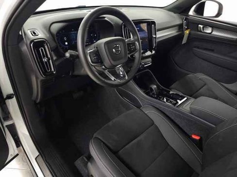 Certified 2025 Volvo XC40 B5 Plus image 18