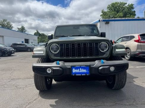 Used 2024 Jeep Wrangler Unlimited w/ Convenience Group AWD/4WD image 7