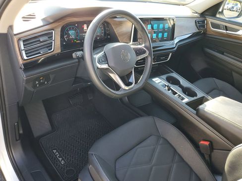 Used 2024 Volkswagen Atlas SE image 6