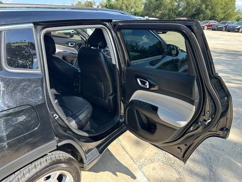 Used 2022 Jeep Compass Limited AWD/4WD image 14