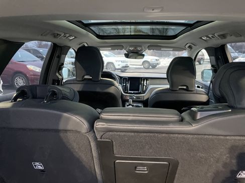 Used 2025 Volvo XC60 B5 Plus image 26