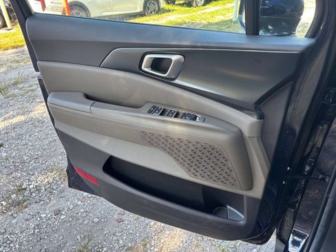 Used 2026 Kia Carnival FWD image 18
