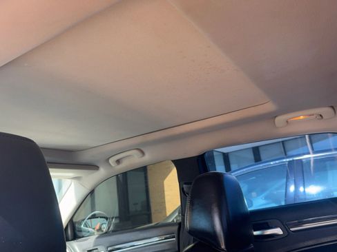 Used 2016 Chrysler 300 Limited image 12