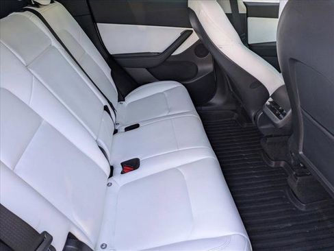 Used 2022 Tesla Model Y Performance image 19