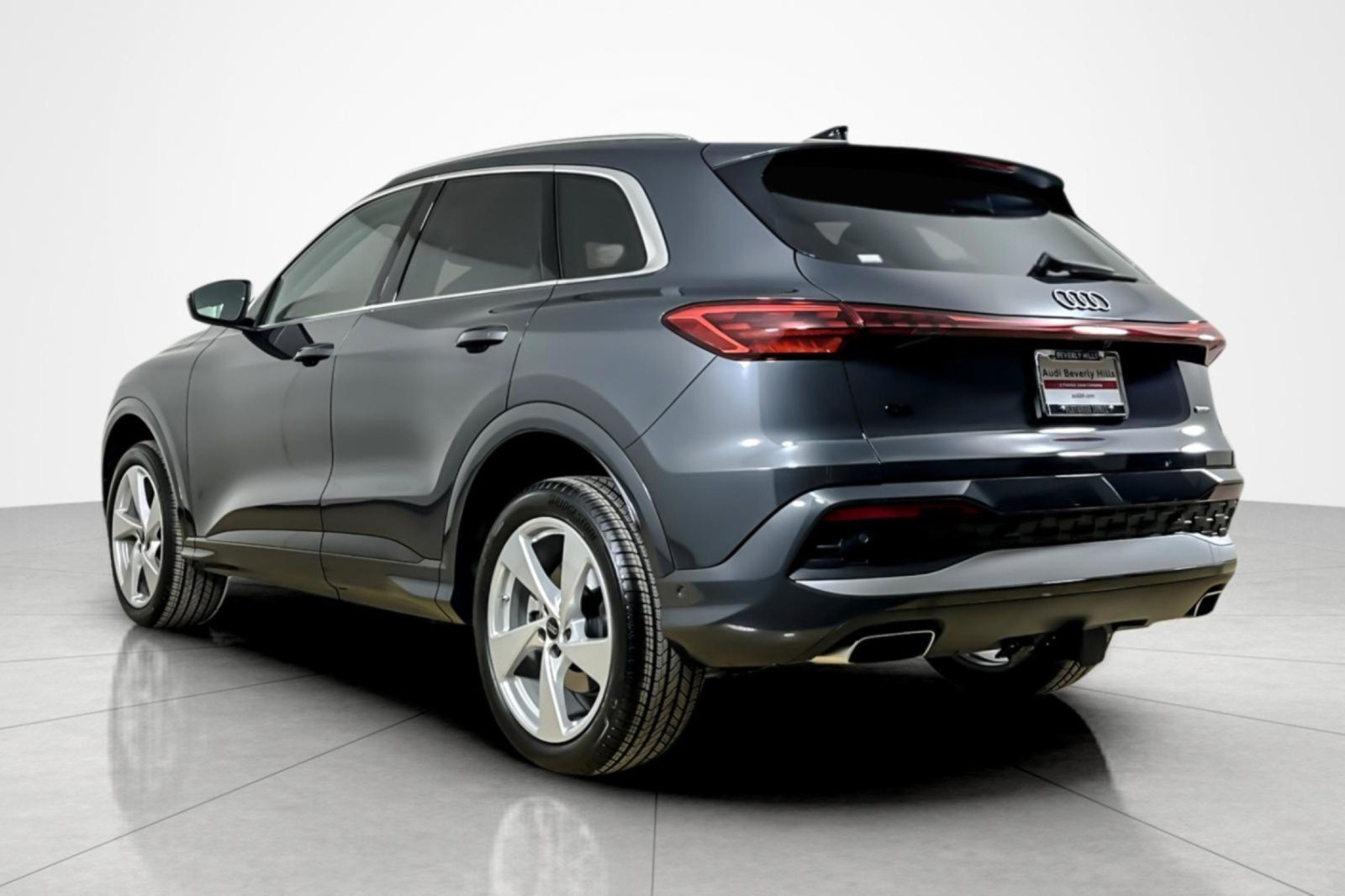 Used 2025 Audi Q5 Premium Plus w/ Premium Plus AWD/4WD image 3