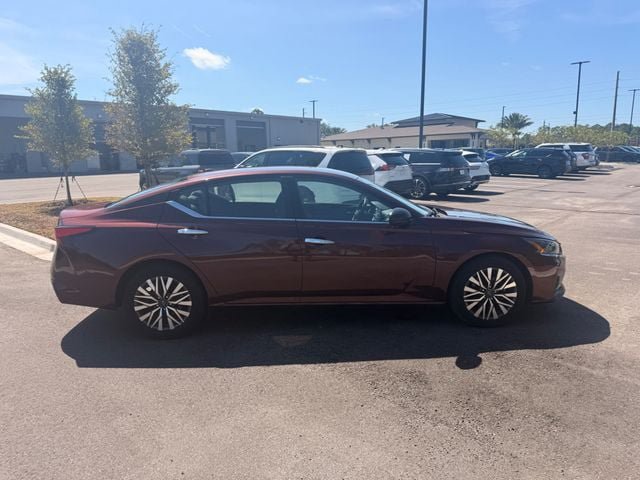 Used 2025 Nissan Altima 2.5 SV FWD image 17