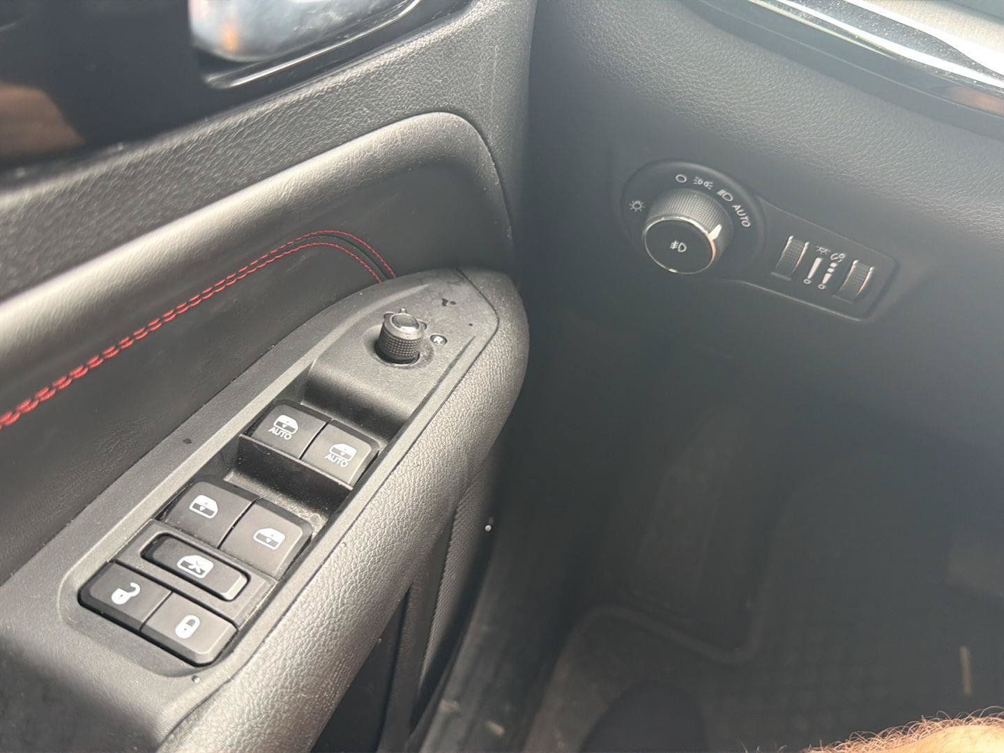 Used 2026 Jeep Compass Trailhawk AWD/4WD image 19