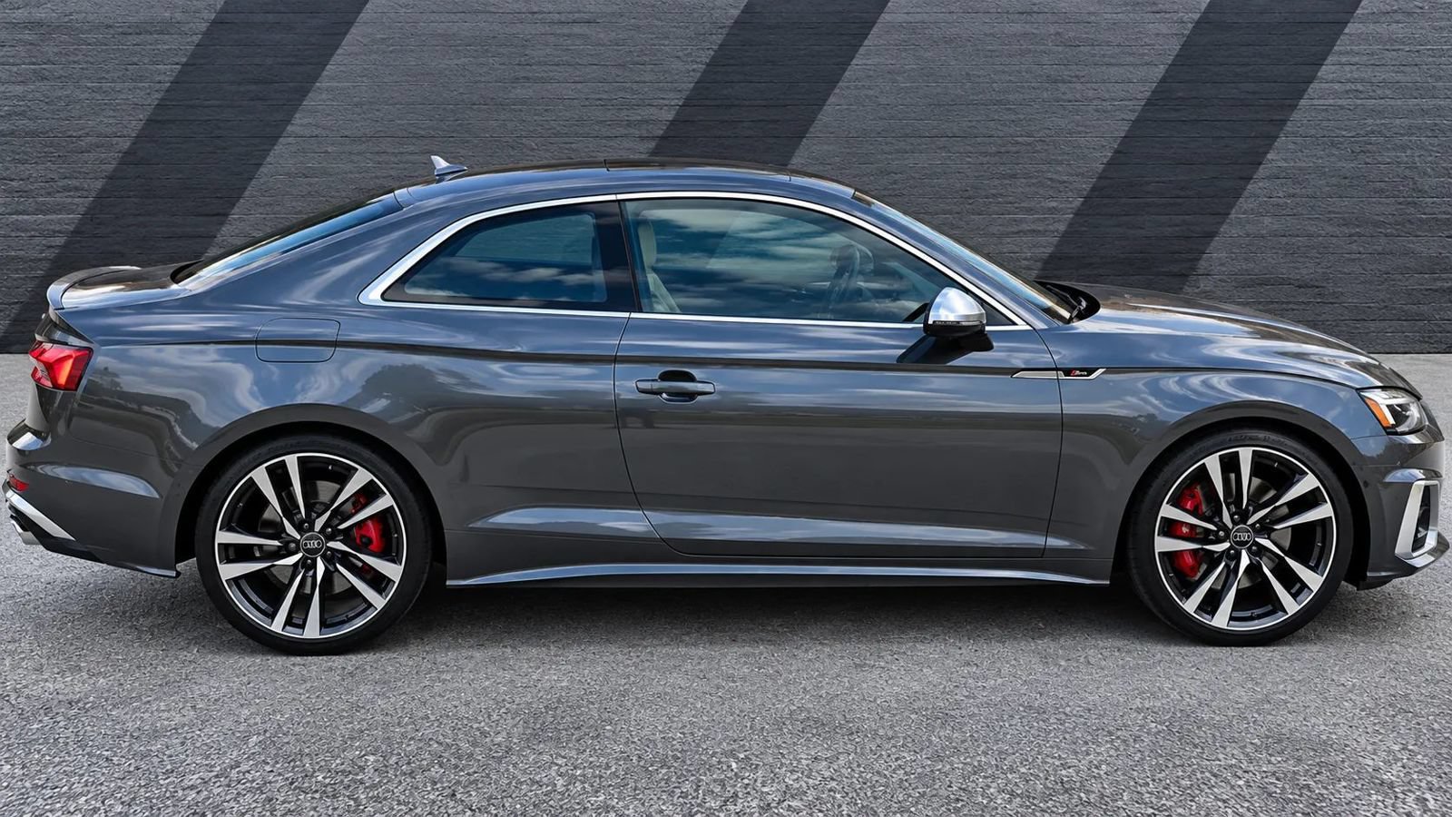 Used 2022 Audi S5 Premium Plus w/ Premium Plus AWD/4WD image 2
