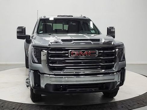 New 2026 GMC Sierra 3500 SLT w/ SLT Convenience Package AWD/4WD image 2