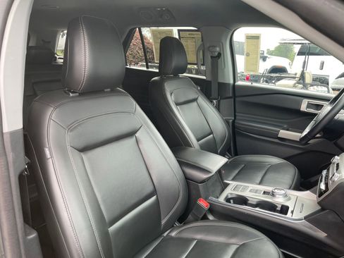 Used 2024 Ford Explorer XLT w/ Equipment Group 202A image 28