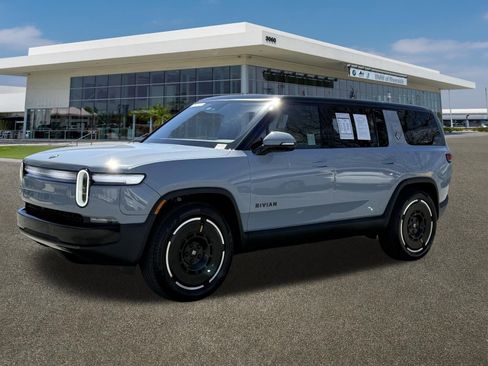 Used 2025 Rivian R1S Adventure image 5