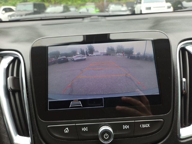 Used 2021 Chevrolet Malibu LT FWD image 28