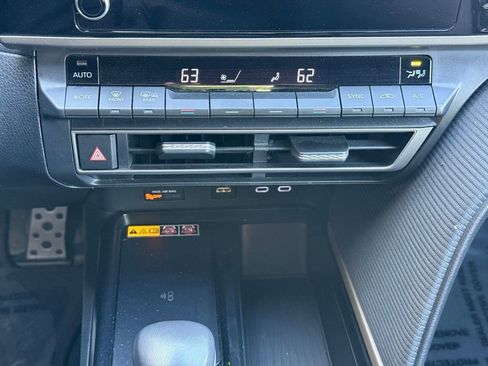 Used 2025 Toyota Camry SE FWD image 20