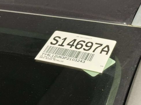 Used 2023 Volvo XC40 B5 Plus w/ Climate Package AWD/4WD image 6