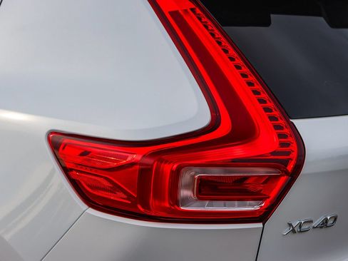 New 2026 Volvo XC40 B5 Core w/ Climate Package AWD/4WD image 11