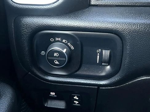 Used 2020 RAM 1500 Big Horn AWD/4WD image 41