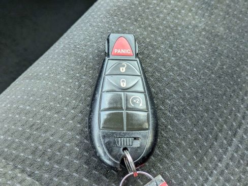 Used 2018 Dodge Grand Caravan SE FWD image 28