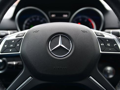 Used 2015 Mercedes-Benz GL 550 4MATIC image 15