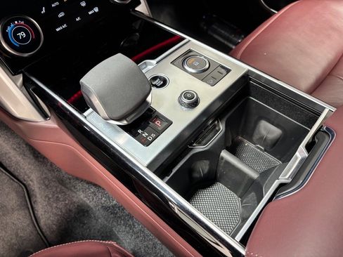 Used 2023 Land Rover Range Rover SE image 12