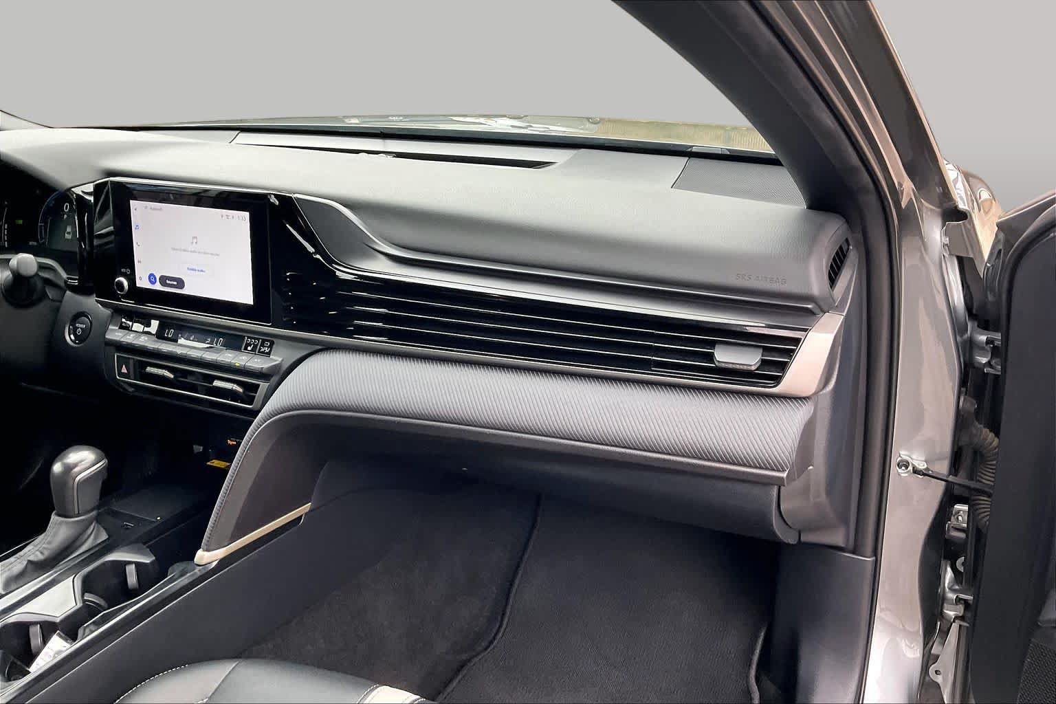 Used 2025 Toyota Camry SE w/ Convenience Package AWD/4WD image 18