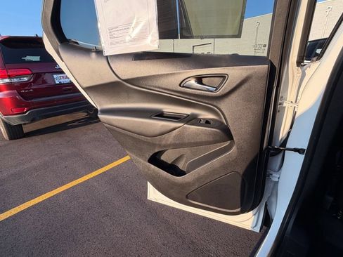 Used 2019 Chevrolet Equinox LT FWD image 17