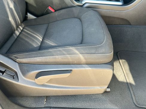 Used 2022 Chevrolet Colorado LT w/ LT Convenience Package image 24