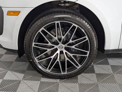 New 2026 Porsche Macan image 11
